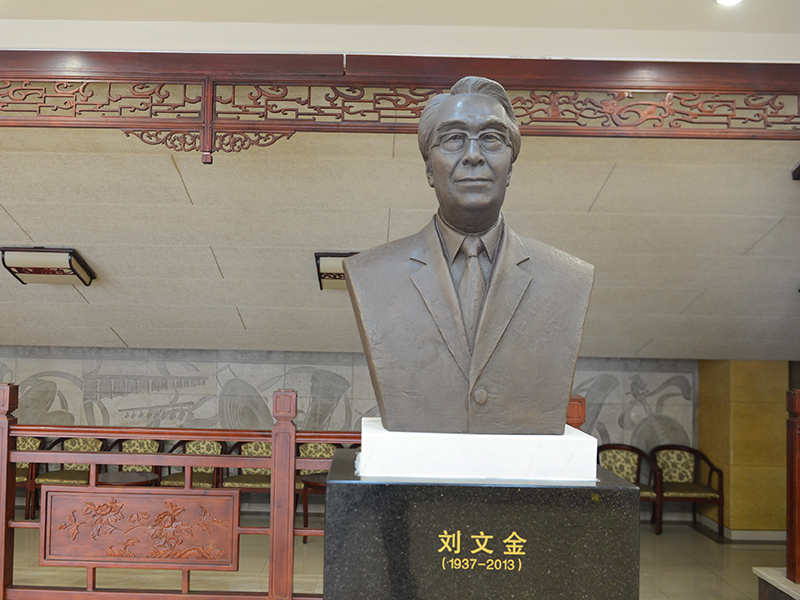 雕塑作品 劉文金像，鑄銅，安放地點：中央民族樂團